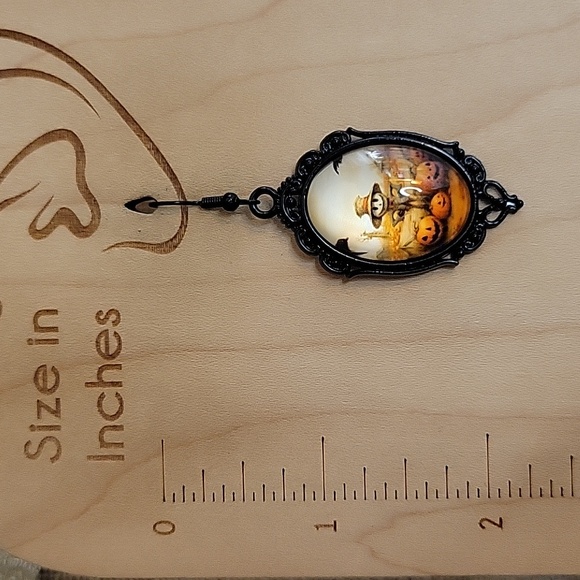 🔥LAST PAIR🔥 PUMPKIN PATCH SCARECROW EARRINGS - Picture 5 of 7